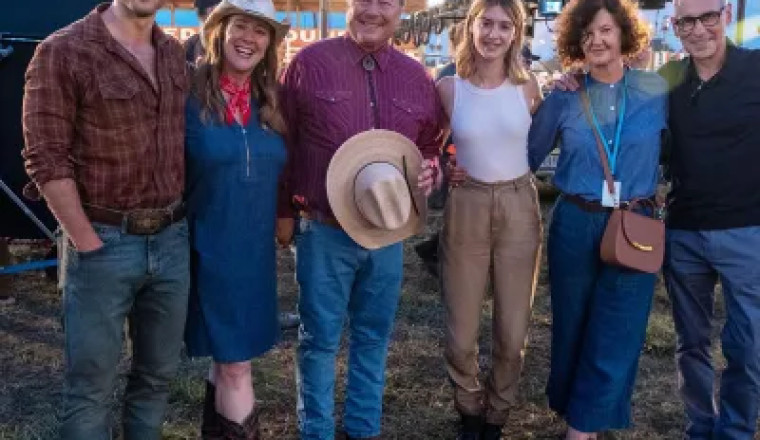 Glen Powell Says His Parents ‘Nailed’ Their Cameos as Rodeo Extras in ‘Twisters’: See the Photo (Exclusive)